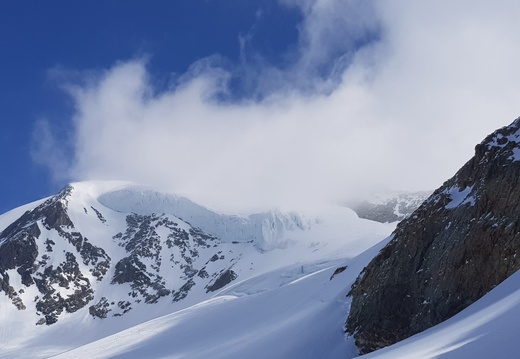 Mont Blanc de Cheilon dans le brouillard
